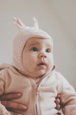 Cagulă din bumbac organic cu urechi, white